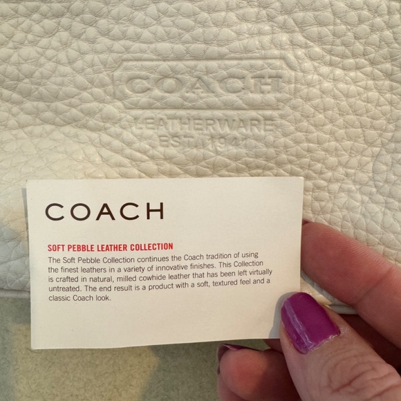 Beautiful Rare Find Coach Pebble Leather Baguette Bag - New Condition - Picture 7 of 7